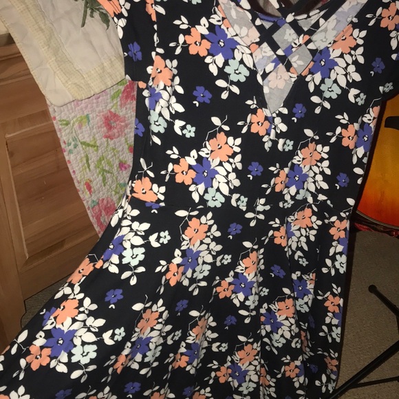 Spring & Summer Floral Dress! - Picture 5 of 7